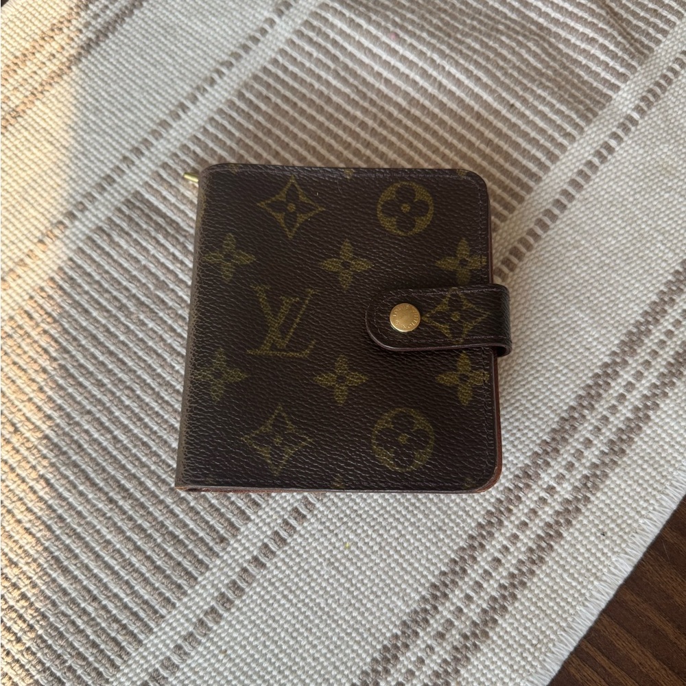 Louis Vuitton Two Way Snap and Zip Monogram Wallet - Picture 3 of 8